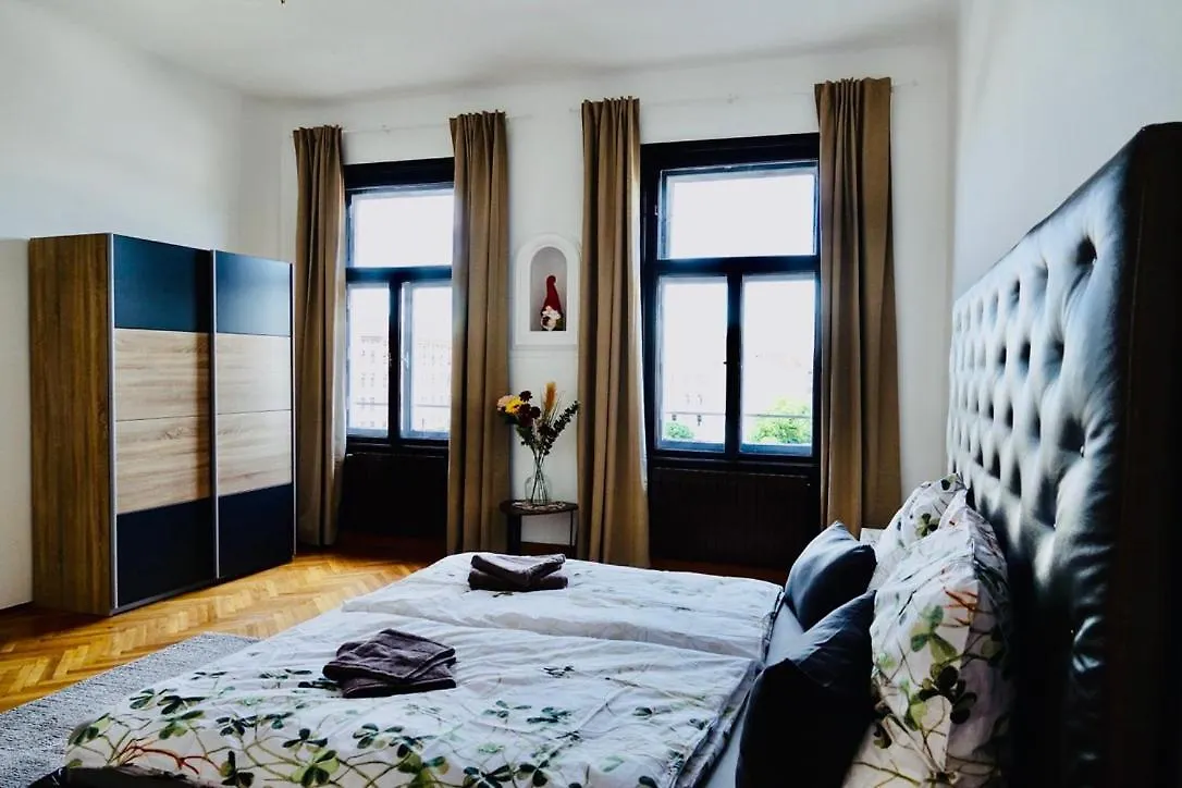 Central Apartment- Private Sauna Vienna Austria